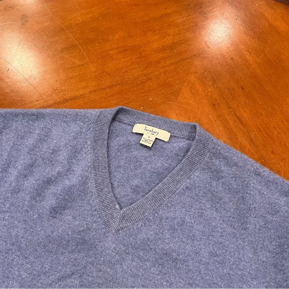 Turnbury Men’s 100% Cashmere‎ V-Neck Pullover Sweater Light Blue Large Soft
